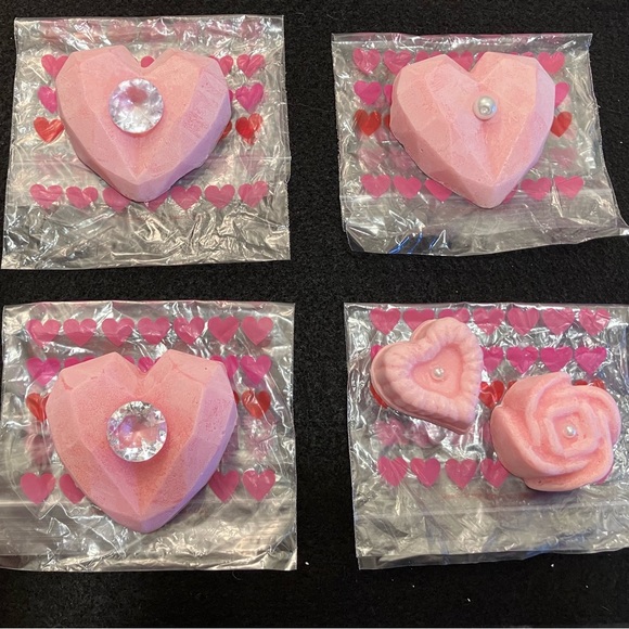SPING SALE❣️ 4 SETS OF BUNDLES❣️ Handmade Organic Diamond/Pearl 💎Heart💞Soap🧼 - Picture 2 of 3